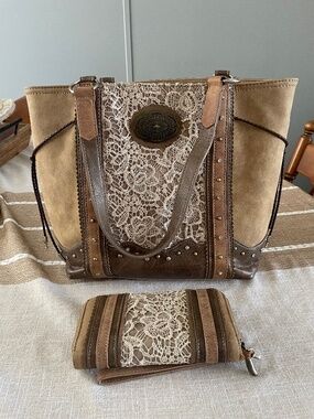 Justin concealed carry purse with matching wallet